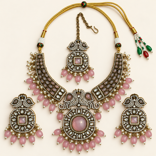 Sieradenset in antieke stijl met roze pauwenhanger